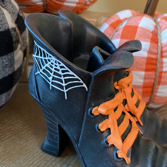 NEW! Fall Halloween Vintage Inspired Black Ceramic Gothic Salem Witch Boot Shoes - Picture 3 of 9